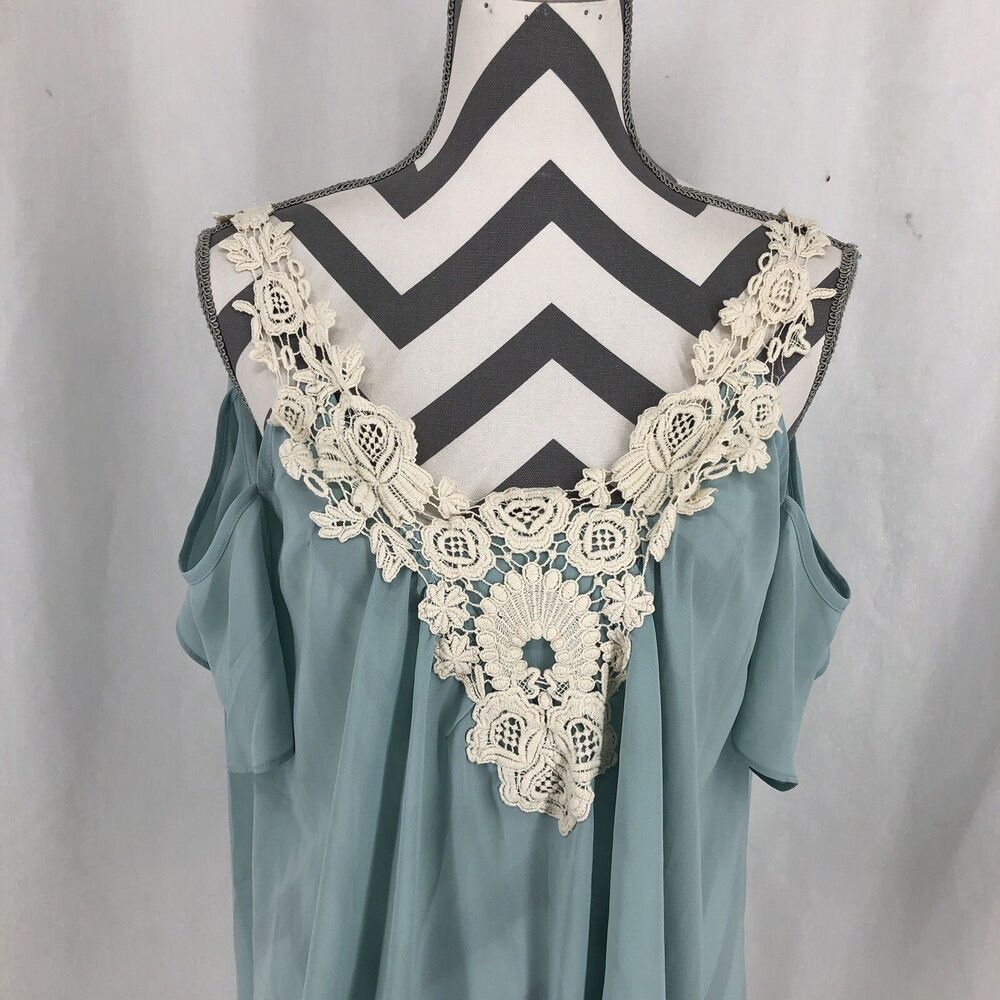 Jealous Tomato Cold Shoulder Crochet Lace Strap Accents Oversized Blouse Small